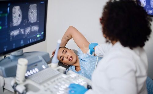 Tengo un bulto en el pecho, ¿y ahora qué?