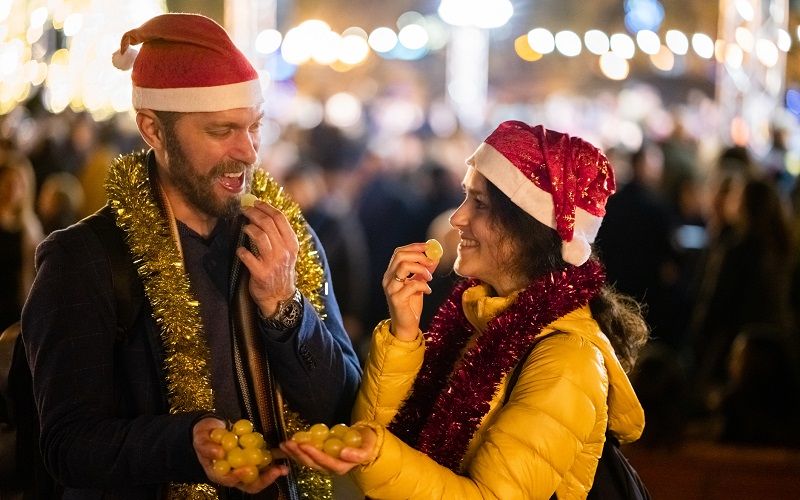 Cómo evitar atragantamientos con las 12 uvas de las campanadas