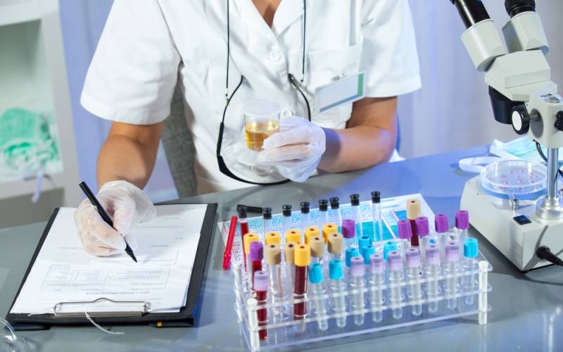 Cómo interpretar color de la orina