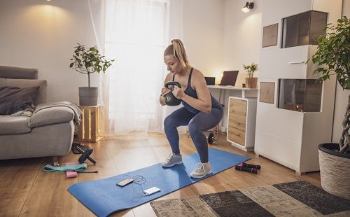 ¿Por qué las mujeres deben entrenar fuerza?