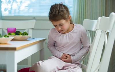 Niña con dolor abdominal