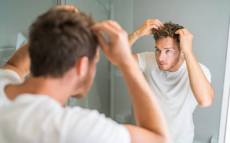 Psoriasis del cuero cabelludo: síntomas, causas y tratamientos