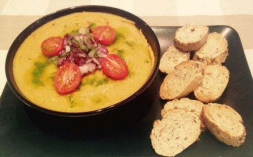 Receta de hummus con boniato y tomates cherry asados