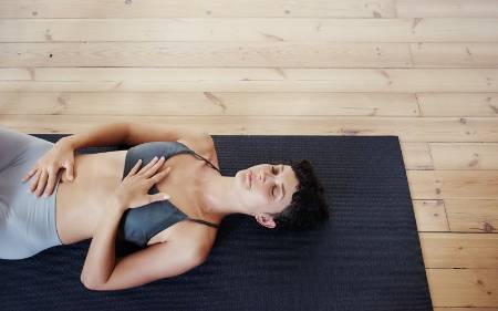 Rutina de hipopresivos para activar el suelo pélvico