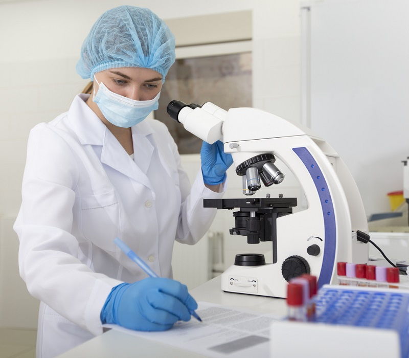 ¿Es posible saber la fertilidad de la mujer analizando el pelo?